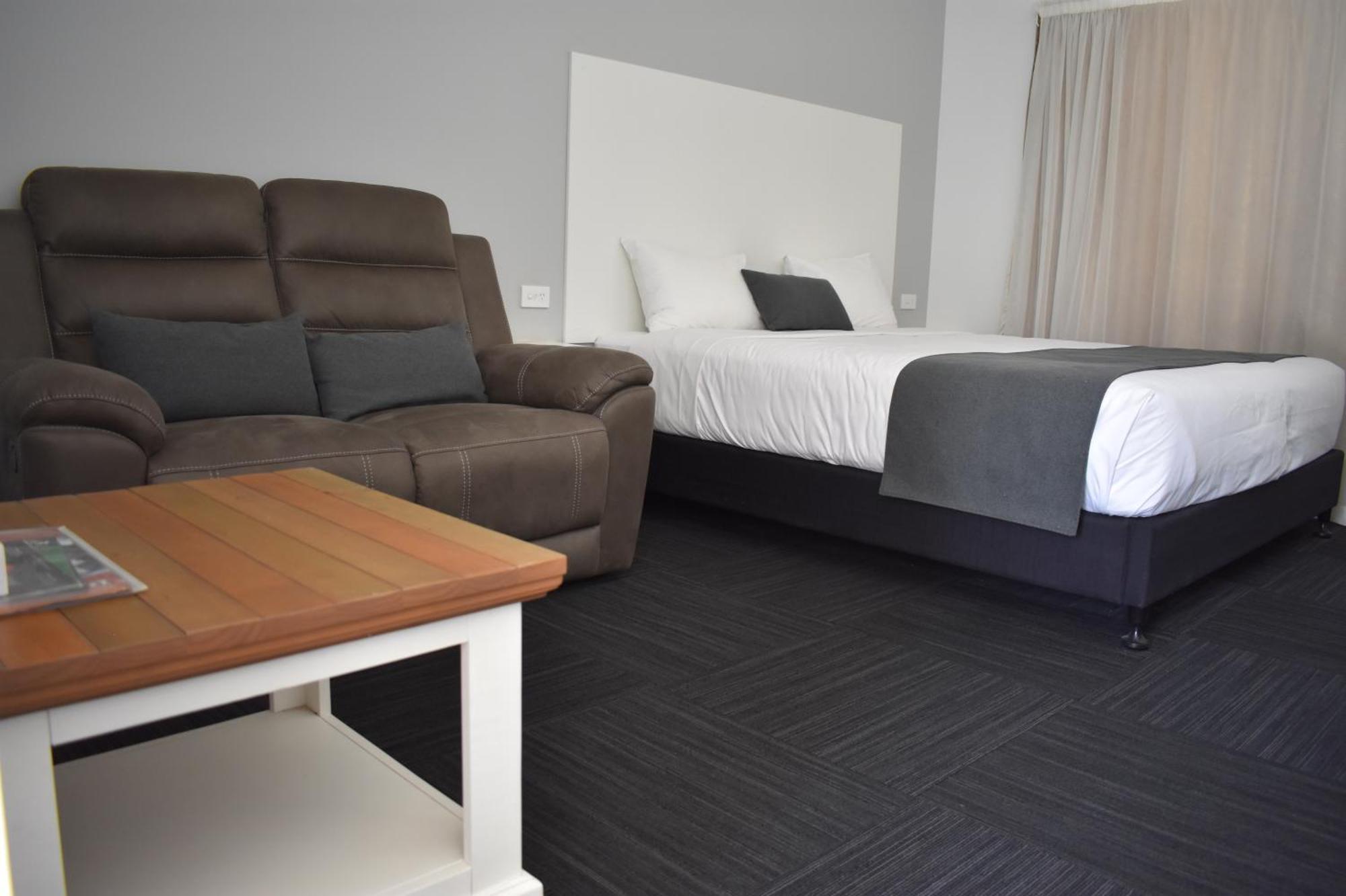 Riviana Motel 3*